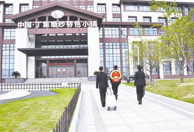 审理一案 教育一片 婚纱小镇下架侵权服饰