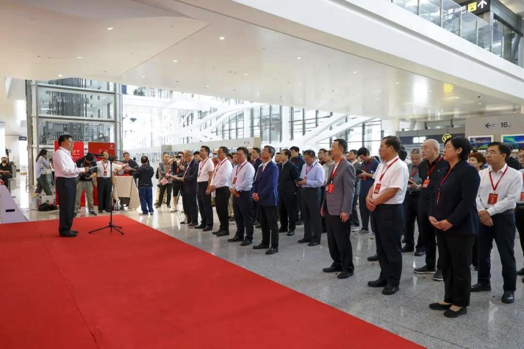 光影中国梦·庆祝新中国75周年经济成就图片展启幕