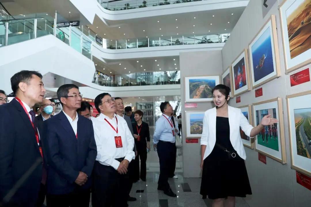 光影中国梦·庆祝新中国75周年经济成就图片展启幕