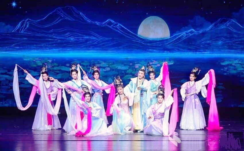 元宇宙概念新视觉黄梅戏《七夕传奇》醉京城