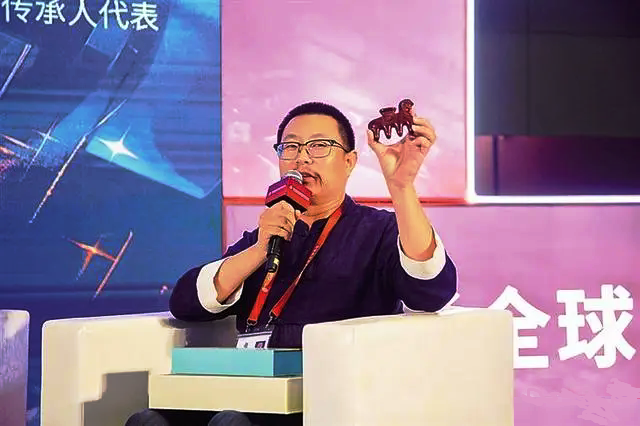 向文化要附加值 一把红木梳200项专利版权