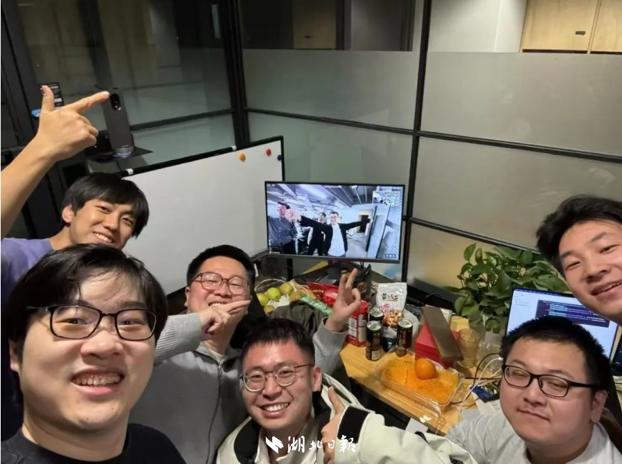 大爆发!全网一码难求!他来自华科大