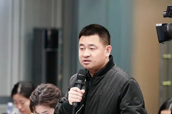 加快推进人工智能大模型在审查工作中的应用