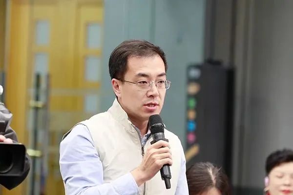 加快推进人工智能大模型在审查工作中的应用