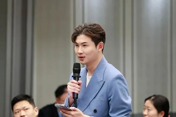 加快推进人工智能大模型在审查工作中的应用
