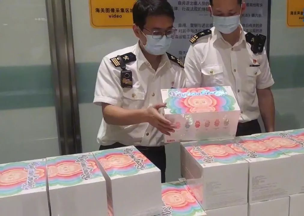 2人携带144个泡泡玛特玩偶被武汉海关查获