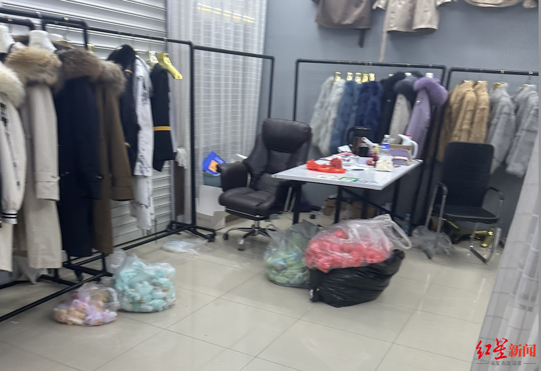 探衡水盗版LABUBU大集:像卖菜一样摆摊卖,如今订单变少生意难做