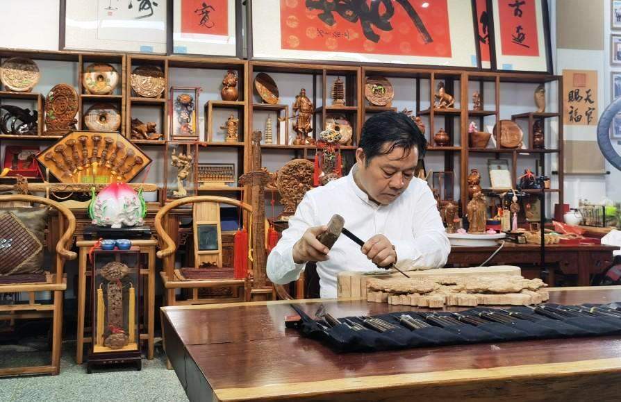 登记流程做减法  民间老手艺领到新