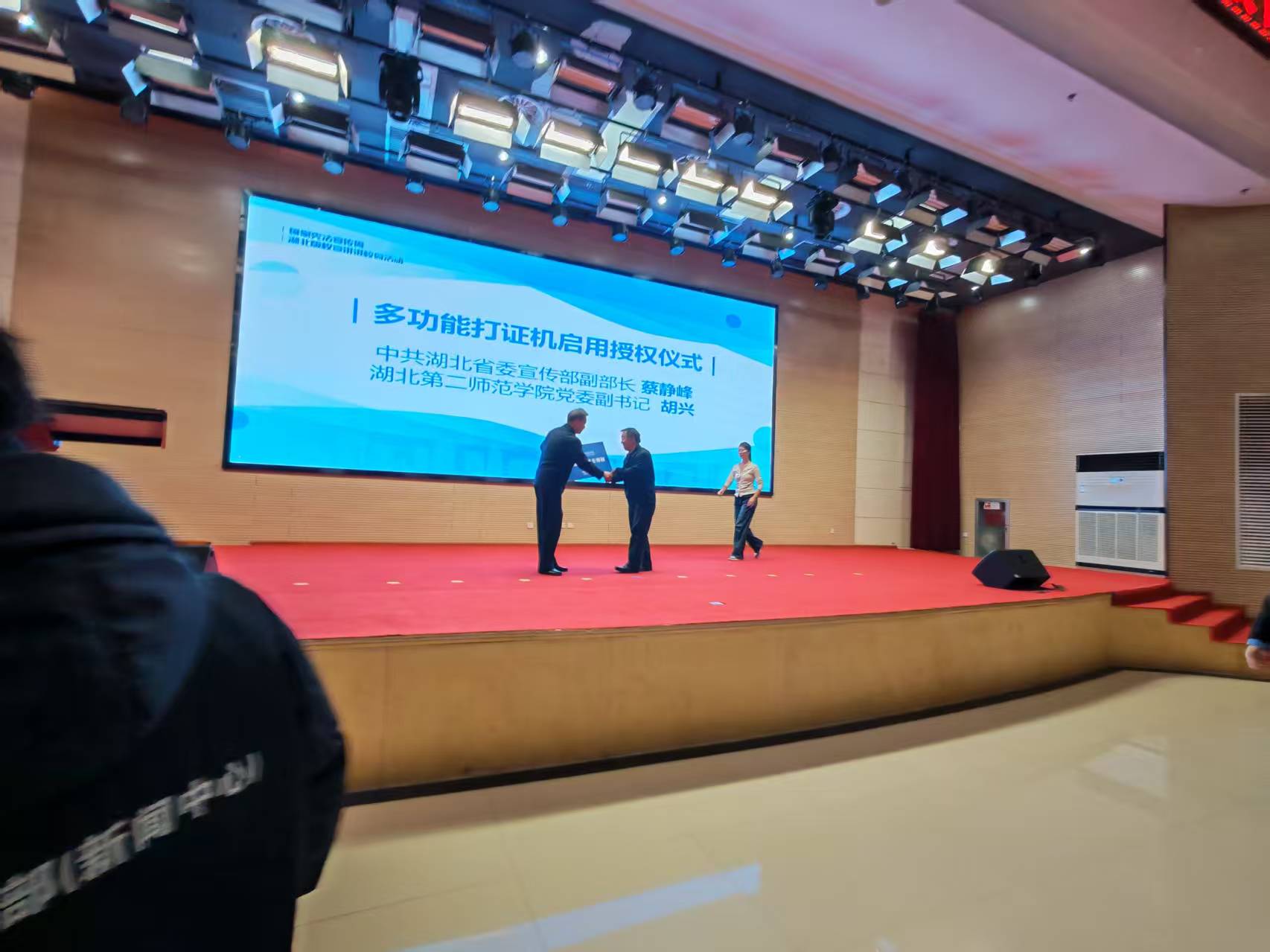 多功能打证机启用 家门口就能打印版权证书