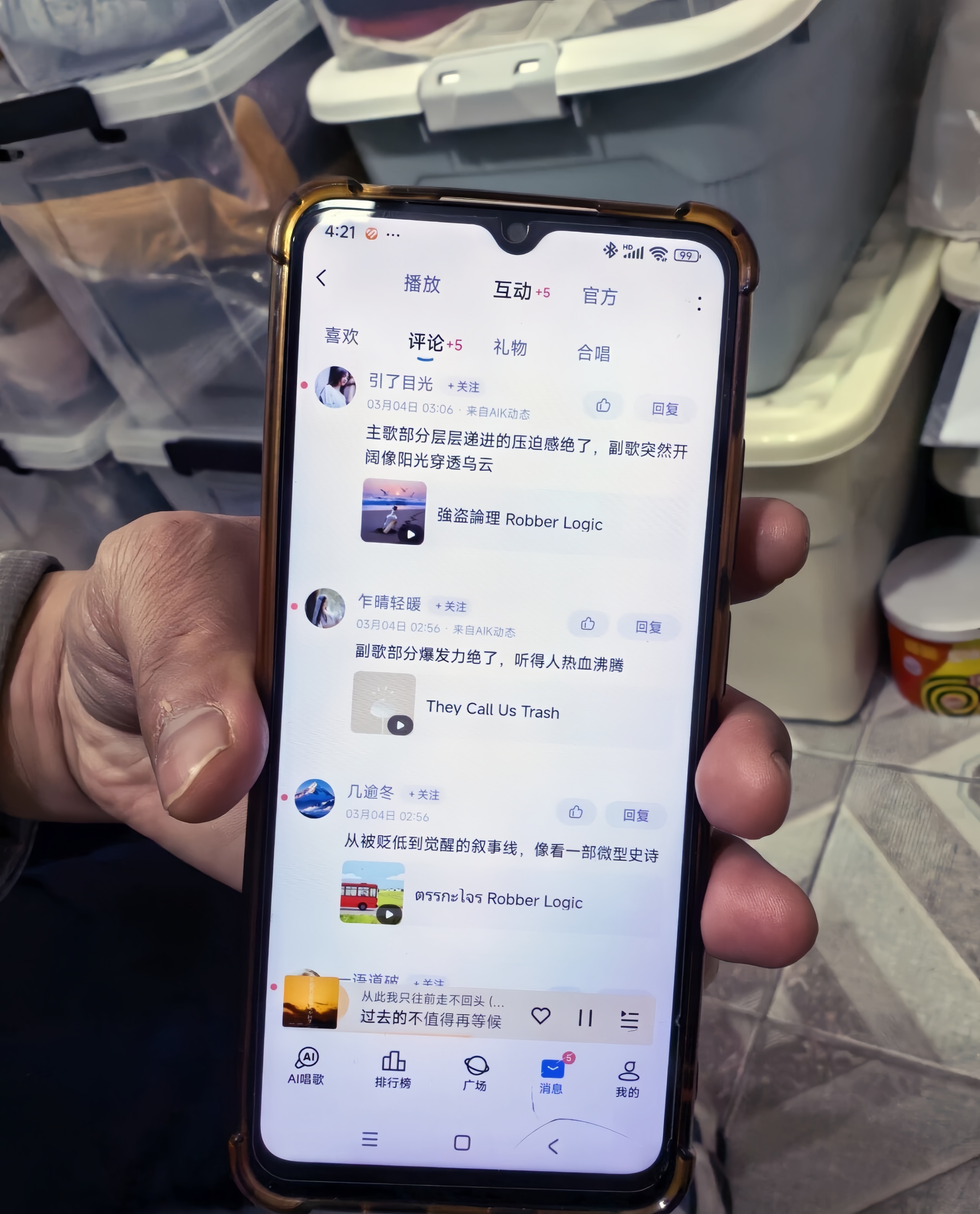 轮椅上的“高产音乐人”：700首歌写给生活与街巷