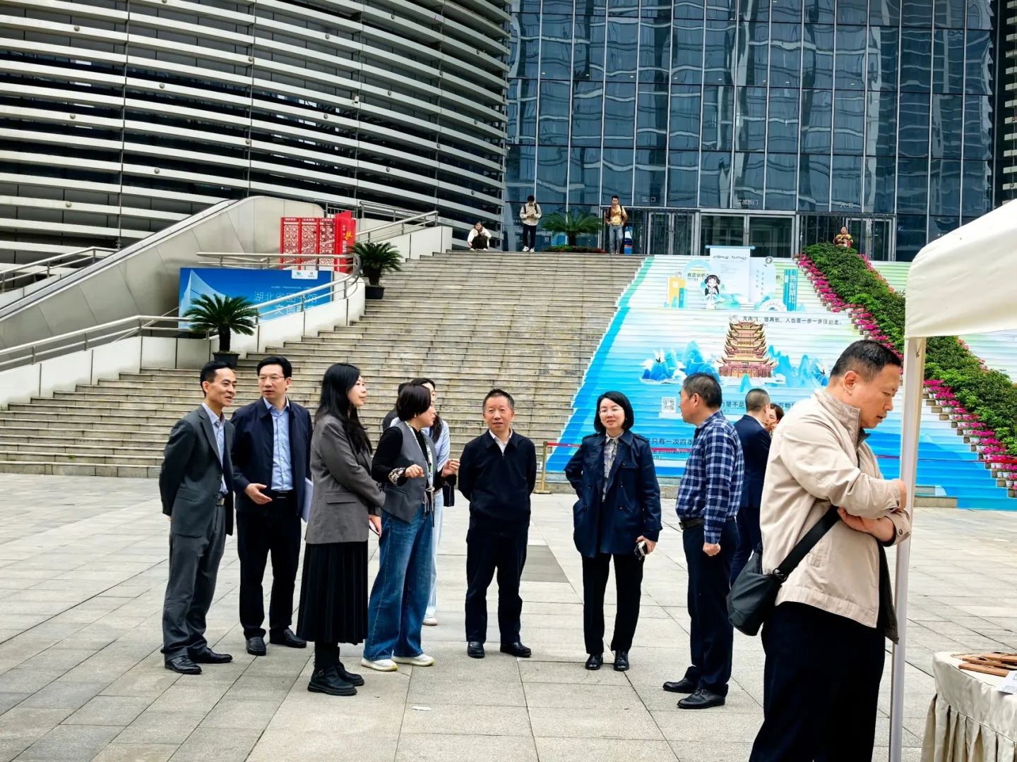 省委书记王忠林向全省干部群众推荐四本好书