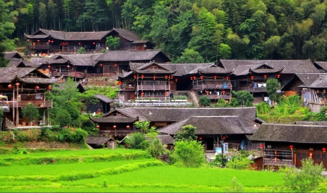 宣恩知产审判团开展西兰卡普等非遗法治问诊