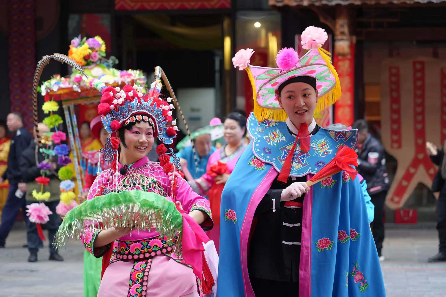 300年灯歌奏响《清江畔·家事调》