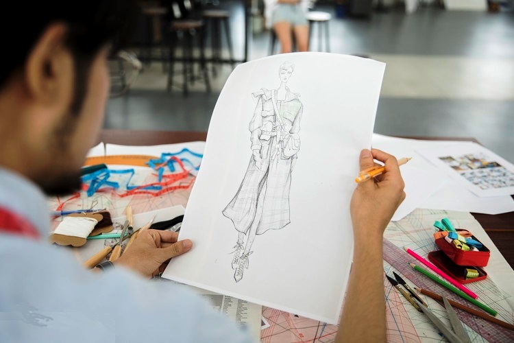 服装设计如何作为美术作品进行版权保护？