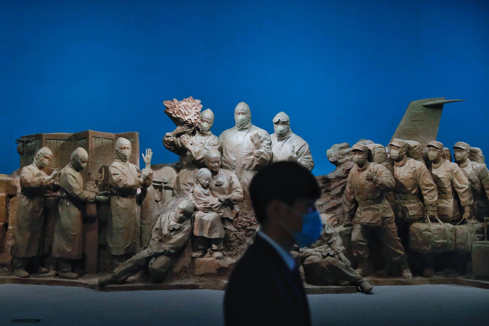 抗疫主题美术作品展在国博举办