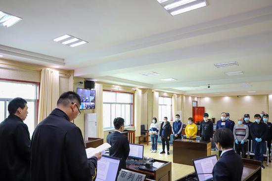 侵犯《西虹市首富》等电影著作权 8人获刑