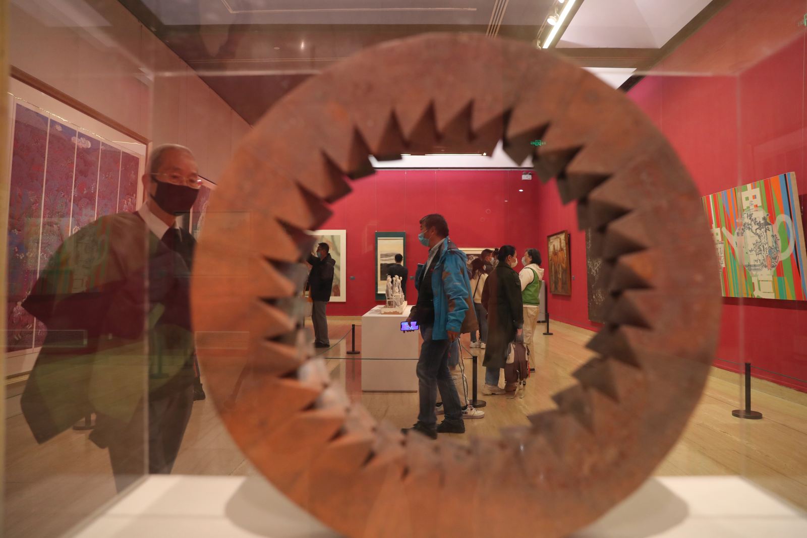 世纪美育——湖北美院百年艺术文献作品展举行