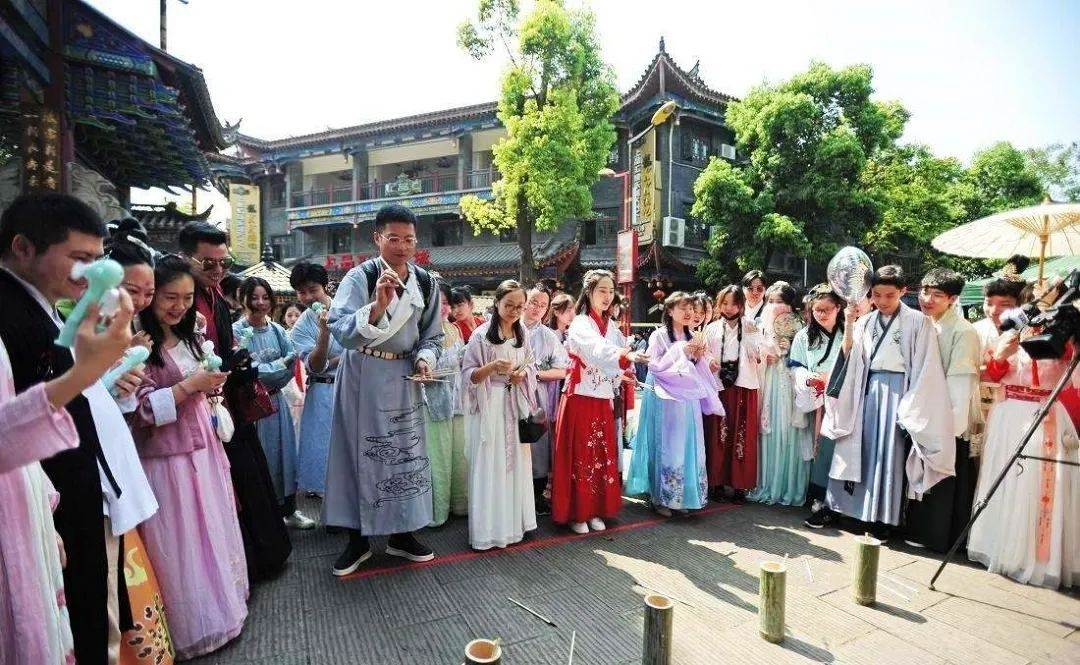 盗用抄袭 恶意抢注 汉服市场乱象调查