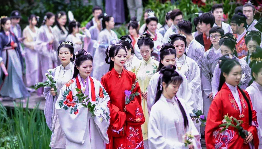 盗用抄袭 恶意抢注 汉服市场乱象调查