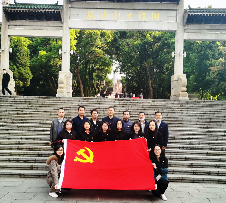 中心支部开展追寻英雄足迹传承红色基因活动