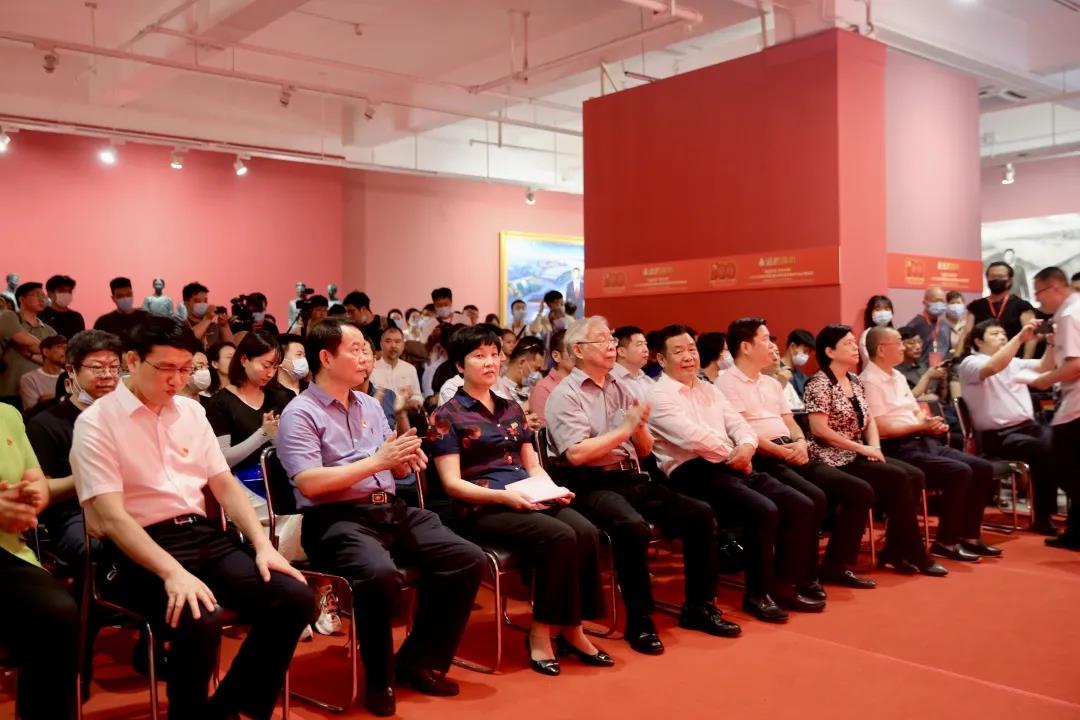 建党百年湖北党史重大题材美术作品文献展开幕